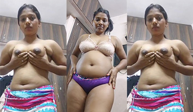 Big Ass Horny Mallu Girl Showing Her Asshole Fingering